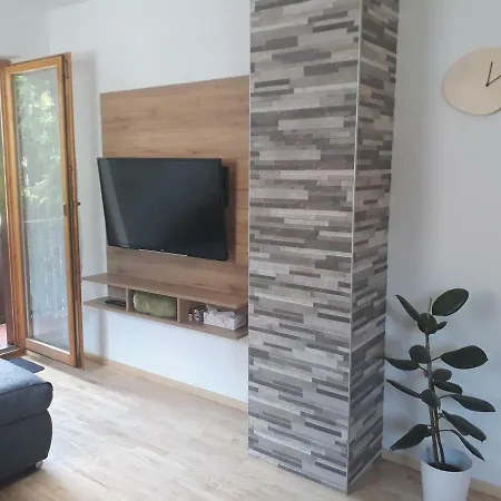 Apartma Alpiner דירה *